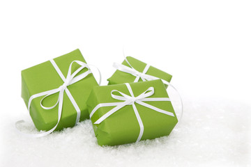 Drei Geschenke für Weihnachten in Grün