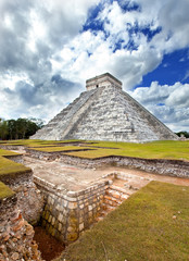 Kukulkan Pyramid in Chichen Itza on the Yucatan, Mexico