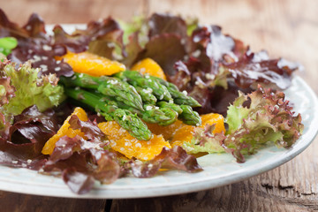 Asparagus salad with oranges and hemp seeds