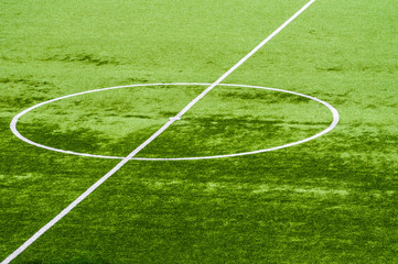 Mittelkreis des leeren Fußballplatzes in der Coronazeit, campo di calcio Vuoto nel periodo Corona