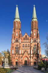 Fototapeta na wymiar Atrakcje turystyczne Polski. Neo - gotycka katedra św Floriana w Warszawie.