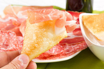 Gnocco fritto con prosciutto crudo