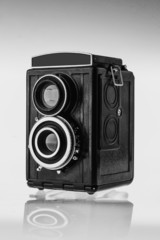  vintage twin-lens camera for roll film