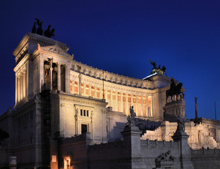 Obraz premium Il Vittoriano at night