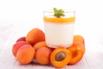 apricot panna cotta