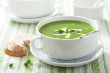 pea soup with mint