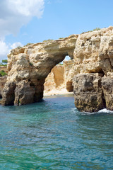 Fototapeta na wymiar Wybrzeże Atlantyku z jaskiń w Portugalii