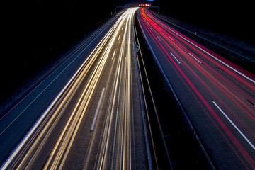 Fototapeta na wymiar Night Shot - samochody na autostradzie 2