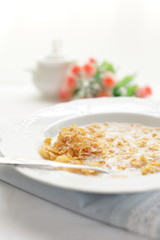 cereal breafast, corn flake and milk