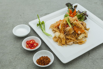 Stir fried vermicelli and mixed vegetables with sukiyaki sauce.