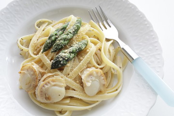 italian cuisine, asparagus and scallop fettuccine