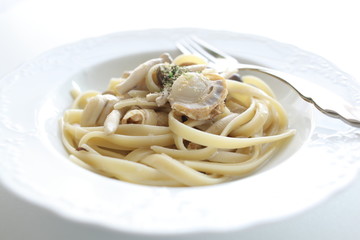 italian cuisine, shimeji mushroom and asparagus fettuccine