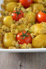 Ofenkartoffeln mit Tomaten und Kräutertofu