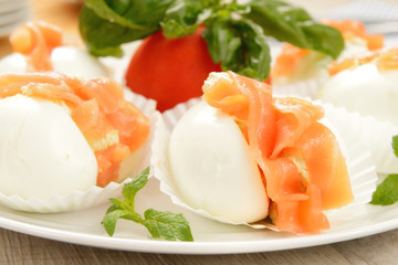 Piatto di salmone e mozzarella