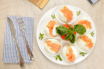 Piatto di salmone e mozzarella