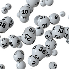 Lottokugeln rollen auf weißem Hintergrund