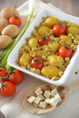 Veganer Auflauf mit Kräutertofu