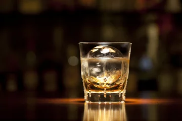 Crédence de cuisine en verre imprimé Bar Roche de whisky