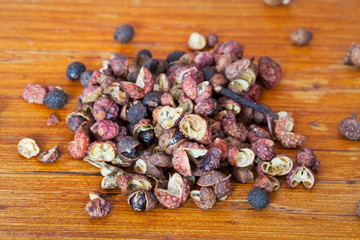 dried pods of Sichuan peper