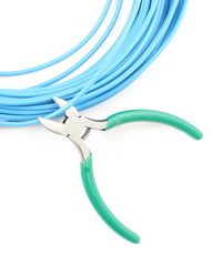 Metal nippers is cutting cable