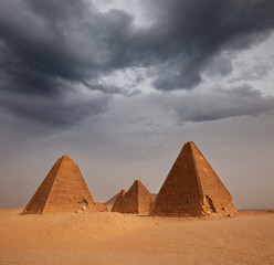 Obraz na płótnie Canvas Piramida w Sudanie
