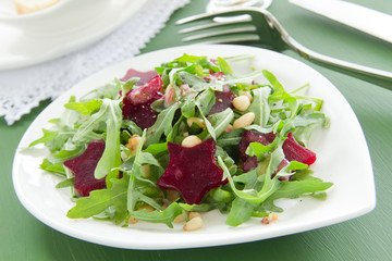 Salad with ruccola and sugar beets.