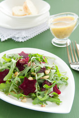 Salad with ruccola and sugar beets.