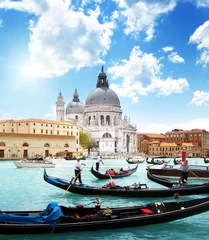 Wandaufkleber Gondeln auf Kanal und Basilika Santa Maria della Salute, Venedig, © Iakov Kalinin