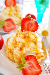 cupcakes with vanilla cream,caramel and strawberry