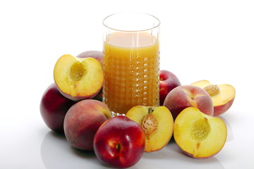 Pesche con succo di frutta