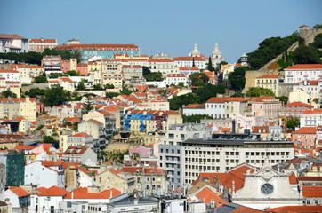 Fototapeta na wymiar Miasto z Lizbony, z Miradouro Sao Pedro de Alcantara