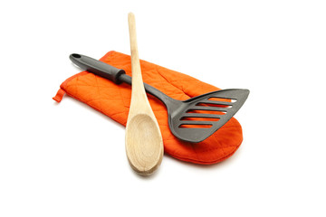 Topfhandschuhe mit Pfannenwender und Kochl&ouml;ffel