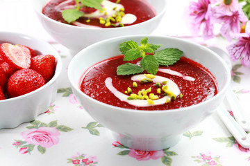 Cold strawberry soup for summer