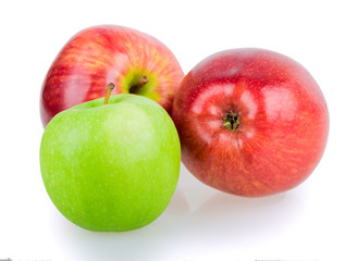 three apples red green