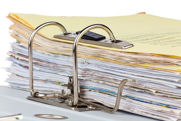 Akten Ordner mit Schriftstücken und Dokumenten