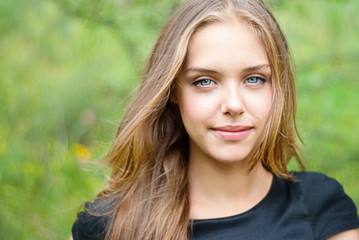 Naklejka premium Portrait of a teenage girl
