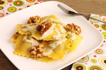 Ravioli with cheese sauce and walnuts