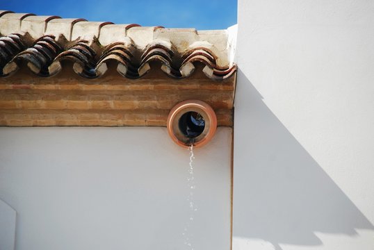 Canaleta con agua