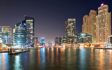 Obraz na płótnie Canvas DUBAI, Zjednoczone Emiraty Arabskie - 23 pa¼dziernika: Widok regionie Dubaju - Dubai Mar