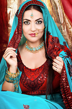 Beautiful young indian woman in traditional clothing