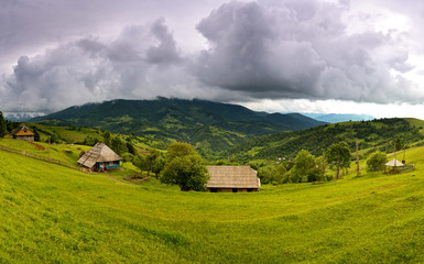 Fototapeta na wymiar Wieczorem krajobrazu w górach. Ukraina.