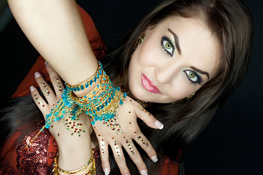 Beautiful young indian woman in traditional clothing