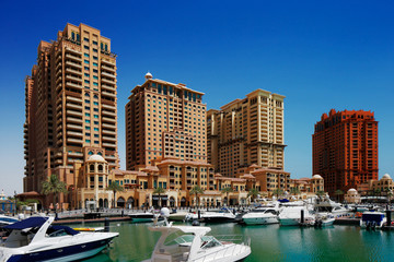 Fototapeta na wymiar Sztuczna wyspa Pearl-Katar w Doha, Katar