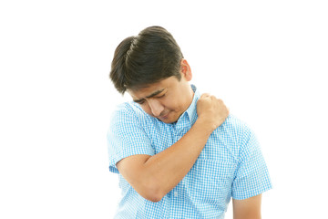 肩痛を訴える男性