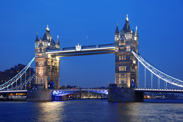 Obraz premium Tower Bridge in the evening, London, UK