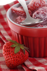 Fraises à la crème fraîche