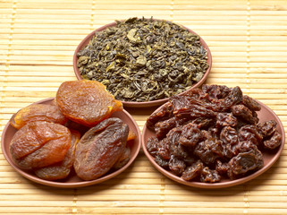 Dried fruits and tea