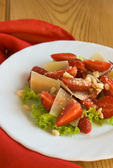 Salad with strawberries