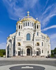 Fototapeta na wymiar Naval cathedral of Saint Nicholas in Kronstadt, Russia