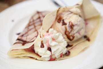 crepe with ice cream